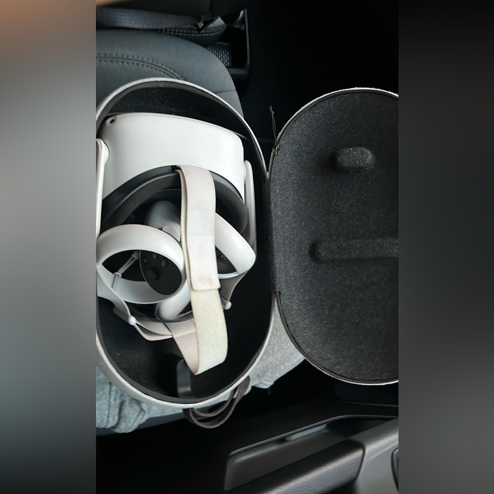 Used oculus quest 2 128GB with travel case included.